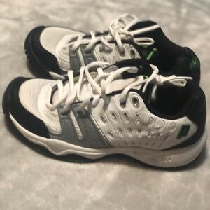 Boys tennis shoe size 5